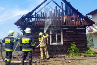 Tragiczny pożar domu jednorodzinnego w Nisku. Strażacy ratowali 77-latka 