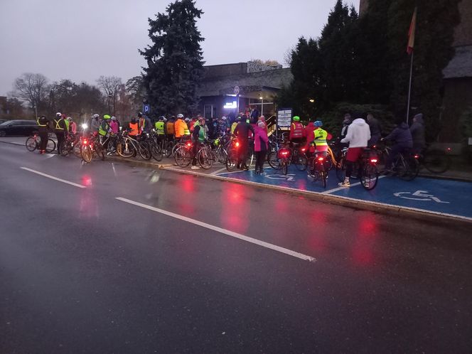 Z Leszna wystartował rajd rowerowy "Biało-Czerwono Zakręceni"