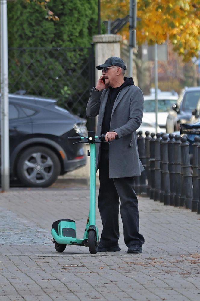 Krzysztof Ibisz z rodziną na spacerze