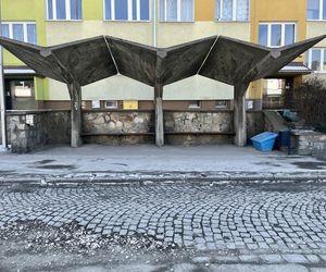 Żelbet, ale i finezja, rośliny, element zaskoczenia. Architektura brutalistyczna