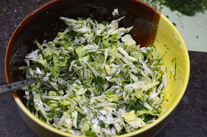 Zielona sałatka bogini to nowy kulinarny hit. Jest superprosta i mega chrupiąca 