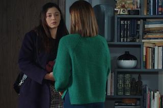 M jak miłość, odcinek 1725. Iza (Adriana Kalska), Aneta (Ilona Janyst)