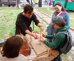 Odbywający się w Mrozach Festyn Archeologiczny to wydarzenie, które z roku na rok przyciąga coraz więcej umieszkańców regionu i turystów