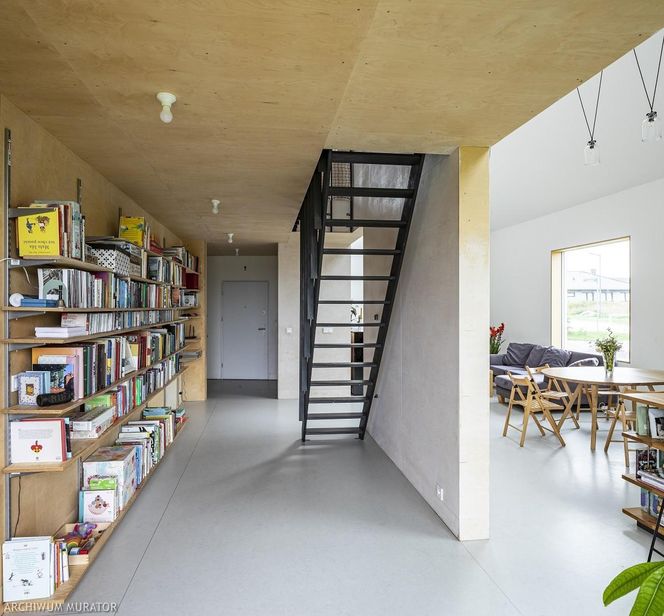 Książki w domu. Regał, półka, a może coś innego. Biblioteka z pomysłem