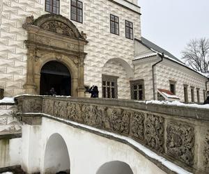 Zamek Pardubice - zdjęcia cennego zabytku Wschodnich Czech. Wnętrza, muzeum, zamek nocą