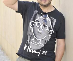 Arkadiusz Jakubik nadal zaskakuje. Jak gwiazdor zmieniał się przez lata?