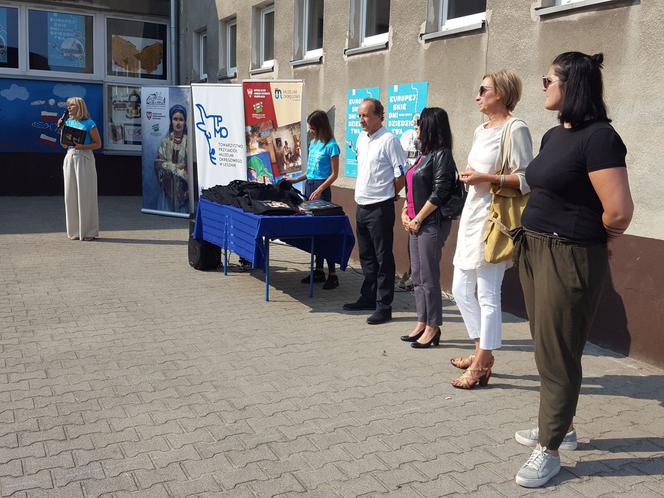 Nowy mural w Lesznie. Za wałki i pędzle chwycili uczniowie