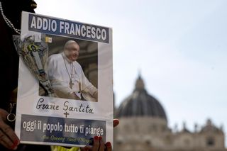 Nie żyje papież Franciszek. Wierni gromadzą się na Placu św. Piotra
