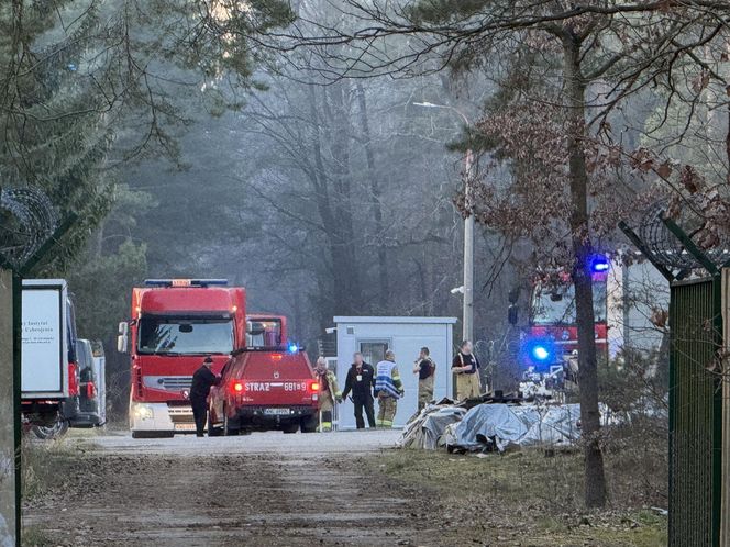 Płonie poligon pod Warszawą. Dym widać z daleka. "Ogień nie jest jeszcze opanowany"