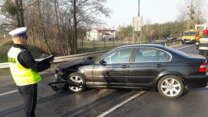 Kolizja z udziałem karetki i samochodu osobowego