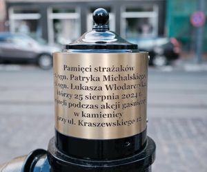 Przy ulicy Kraszewskiego upamiętniono tragicznie zmarłych strażaków