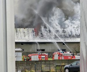 Ogromny pożar na Śląsku opanowany. W działaniach uczestniczyło 150 strażaków