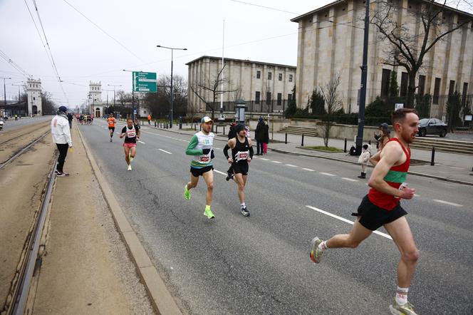 Bieg na Piątkę 2024, Warszawa - zdjęcia. Biegłeś? Szukaj się w galerii!