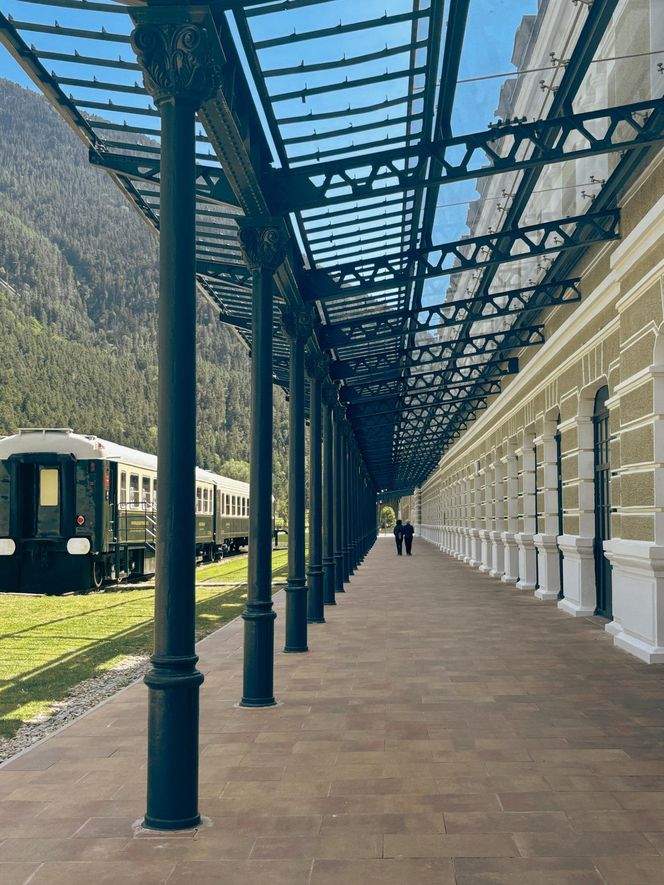  Canfranc Estación, Hiszpania. Dawny dworzec kolejowy zamienił się w luksusowy hotel