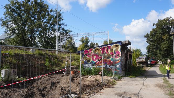 Zdemolowane rudery niemal w centrum Olsztyna. „Smród bywa podobno nie do zniesienia” [ZDJĘCIA]