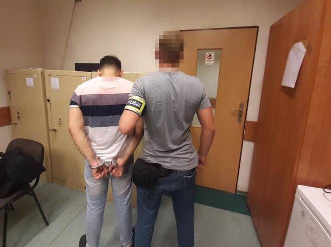 Policjant z zatrzymanym