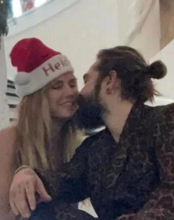 Heidi Klum kompletnie naga. Owinięta w kołdrę prosi męża: "Wracajmy do łóżka!"