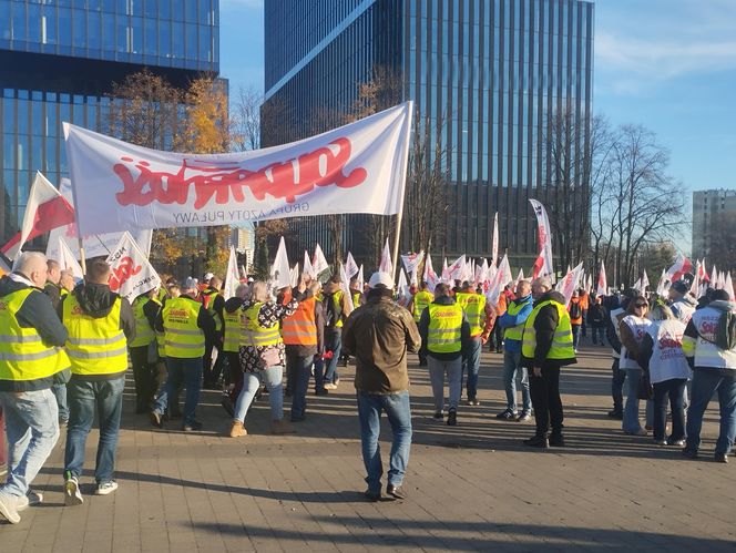 Protest w Katowicach. Tysiące związkowców na ulicach. Padły mocne słowa o „zbrodniczej ideologii”