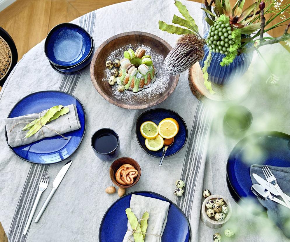 Wielkanocny stół pięknie nakryty - prostota pełna wdzięku