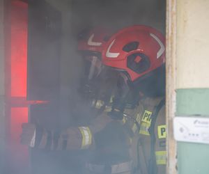 Nocny pożar mieszkania na Woli. Tragiczne wieści! Jedna osoba nie żyje