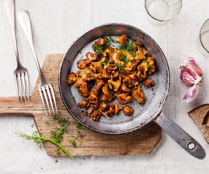 Kurki z patelni po podlasku: przebojowy przepis na smażone grzyby