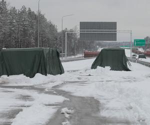 Jeszcze nie otworzyli, a już jest zepsuty. Asfalt na nowym odcinku S17 jest popękany, będzie opóźnienie