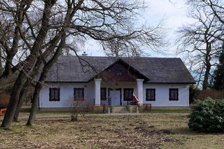 To najpiękniejszy dwór w Małopolsce według AI. Miejscowi mówią, że mieszkają w nim duchy powstańców