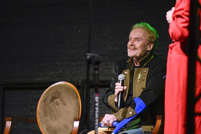 Kowboj o kulach. Tak Olbrychski wraca do zdrowia po operacji