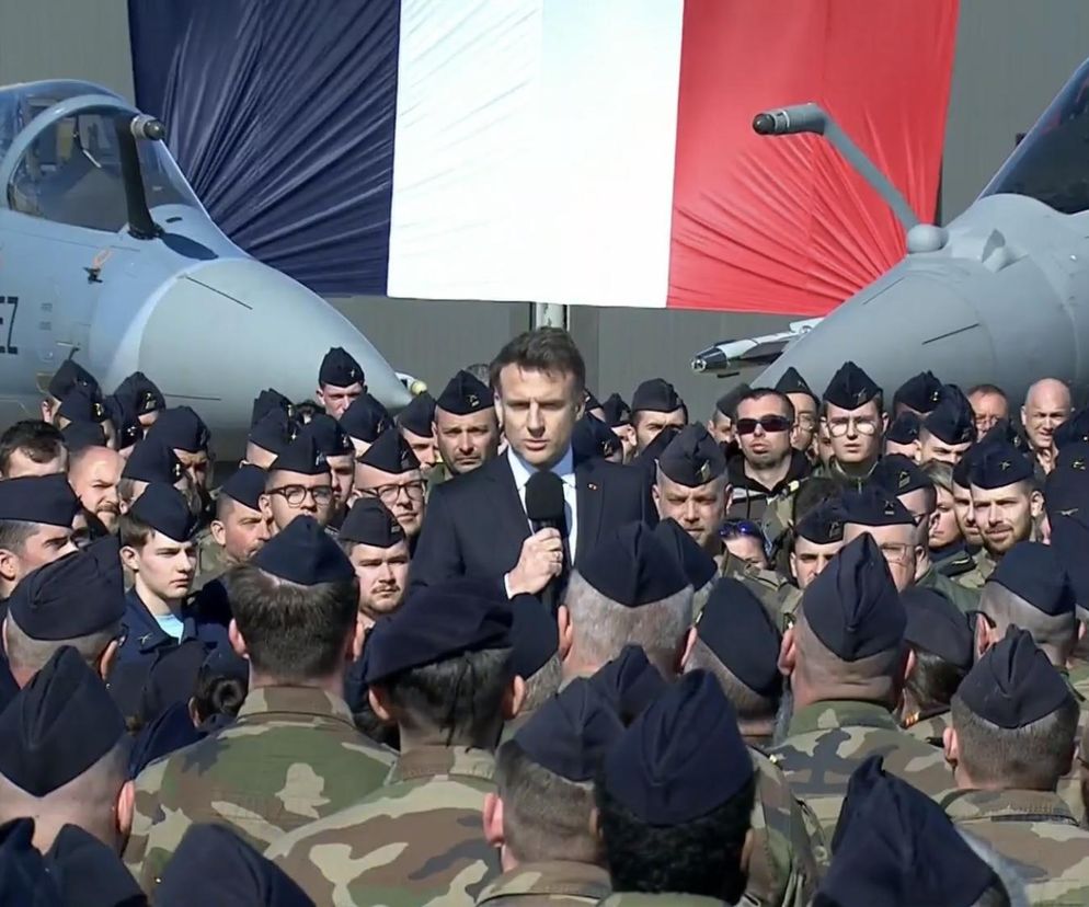 Macron w bazie z Rafale i Mirage 2000