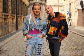 Pierwsza miłość streszczenia odcinków 4095-4099. Filip poznaje nazwisko dawcy szpiku dla Angeliki. Jest w szoku