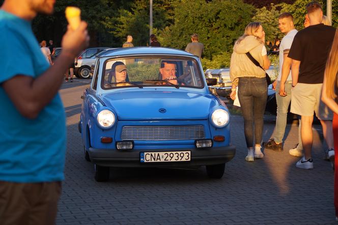 Bydgoskie Klasyki Nocą. Perełki motoryzacji znów zaparkowały obok Torbydu!