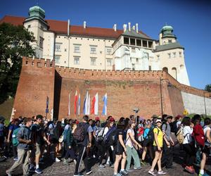 Pielgrzyma na Jasną Górę ruszyła z Krakowa. Tłumy uczestników zmierzają do Częstochowy