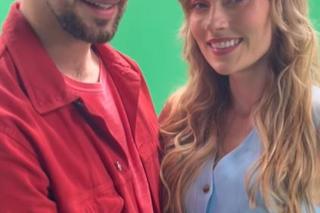 Nowa czołówka Barw szczęścia 2023. Marcin Kodur (Oskar Stoczyński), Renata (Anna Mrozowska) 