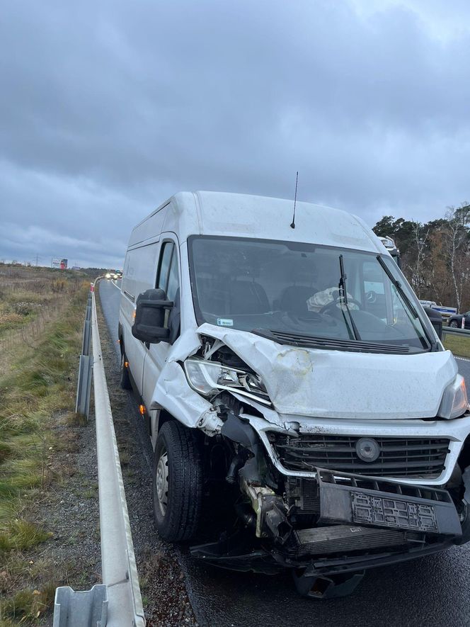 Zderzenie dwóch busów na S5 koło Wilkowic. Jedna osoba poszkodowana