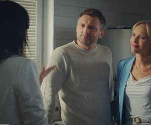 M jak miłość, odcinek 1876. Ada (Marta Lewandowska), Bartek (Arkadiusz Smoleński), Dorota (Iwona Rejzner)