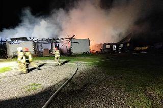 Ogromna tragedia w Irządzach. Bydło spłonęło żywcem, łunę ognia widać było z daleka