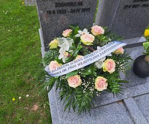 Tak wygląda grób prof. Bartoszewskiego w 8. rocznicę śmierci