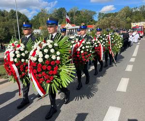 Rodzina, przyjaciele i strażacy pożegnali druhów OSP Żukowo. Zdjęcia chwytają za serce 