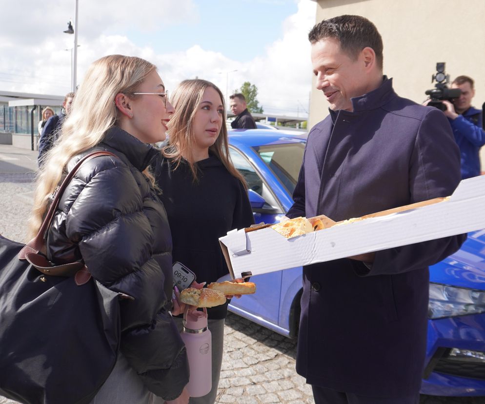Rafał Trzaskowski wyszedł z autobusu i się zaczęło