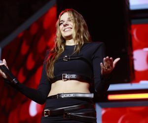 Michał Szpak tak się przejął na scenie, że zgubił mikrofon! Na szczęście nie był sam