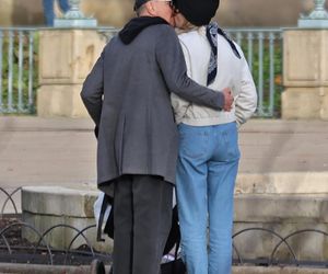 Krzysztof Ibisz z rodziną na spacerze