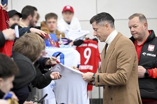 Alvarez wygadał się w sprawie Roberta Lewandowskiego w Barcelonie! Dużo, dużo niższa pensja