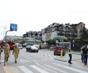 Blok przy ul. Powstańców w Ząbkach po pożarze