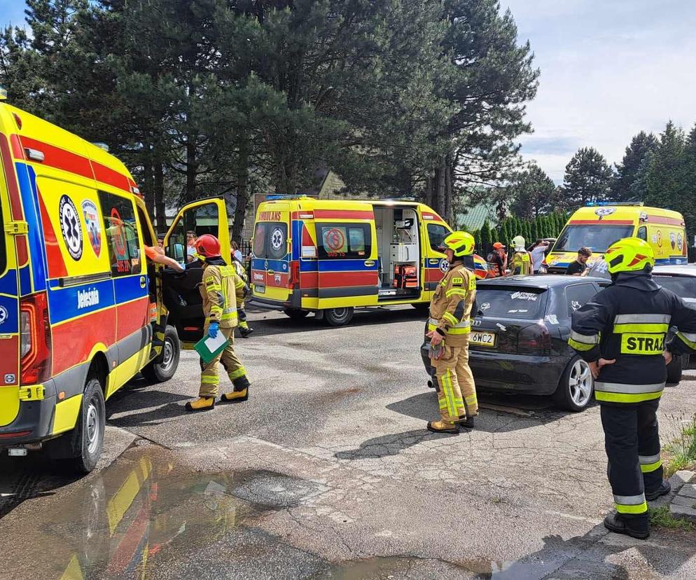 Wypadek w Węgierskiej Górce. Poszkodowanych m.in. czworo dzieci, w tym 11-miesięczne