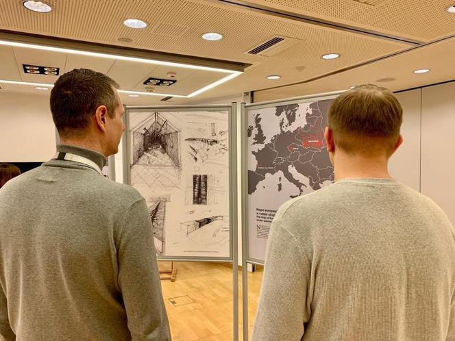 "Architektura pamięci". Ciekawa wystawa ze świętokrzyskiego w Brukseli