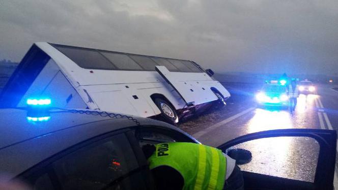 wypadek jesionna jędrzejów autokar