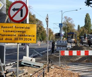 Remont torowiska w al. Waszyngtona w Warszawie. Tramwaje wracają na stałe trasy, ale jest inny problem