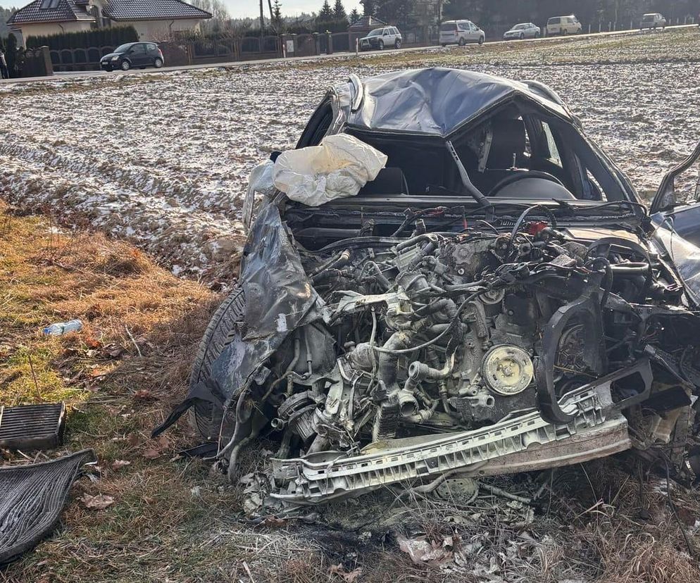 Wypadek w Dębowicy, auto dachowało