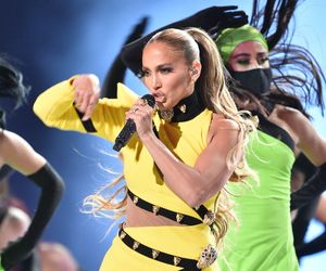 Oto sekret 56-letniej Jennifer Lopez. Ten zestaw ćwiczeń pozwala jej zachować sylwetkę bogini 