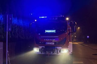 Pijany policjant wjechał w ogrodzenie i uciekł z miejsca zdarzenia. Wybiegł z auta i ukrył się na polach